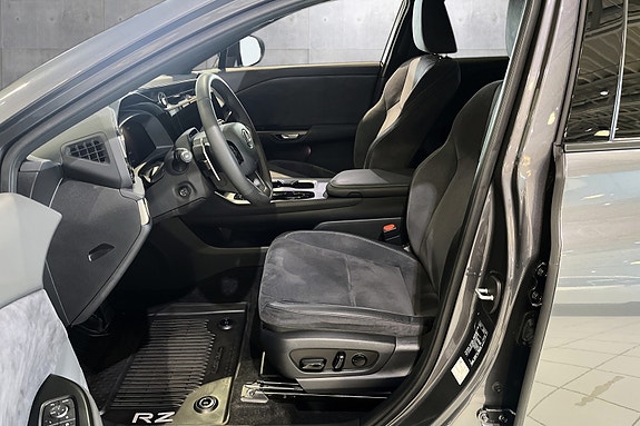 Lexus RZ450e 9 of 20