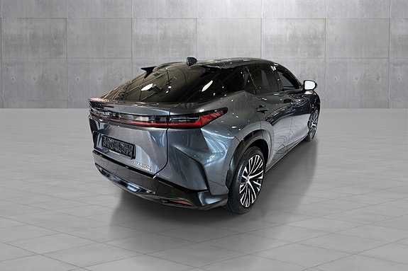Lexus RZ450e 5 of 5
