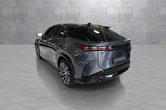 Lexus RZ450e 3 of 5