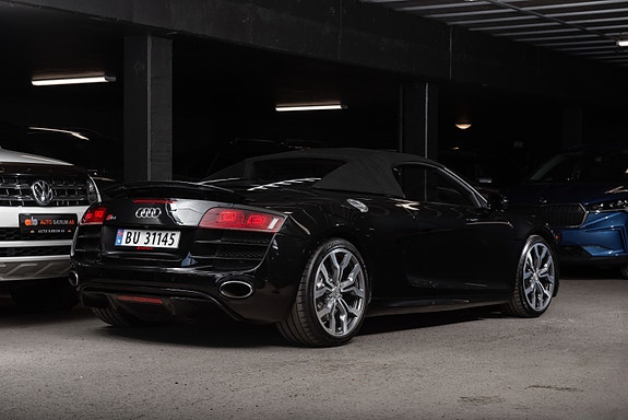 Audi R8 2 of 5