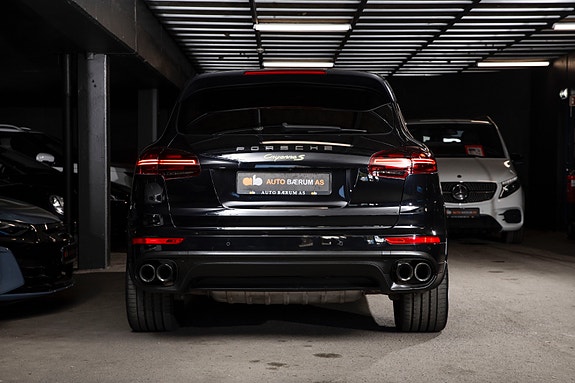 Porsche Cayenne 4 of 30