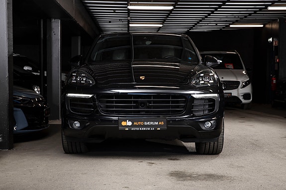 Porsche Cayenne 3 of 30