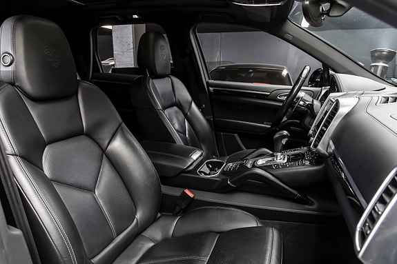 Porsche Cayenne 28 of 30
