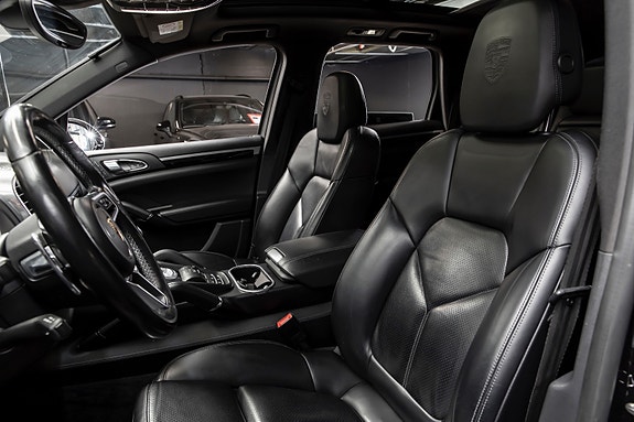 Porsche Cayenne 10 of 30