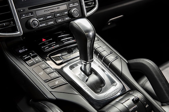 Porsche Cayenne 21 of 30