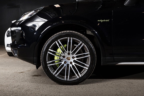Porsche Cayenne 9 of 30
