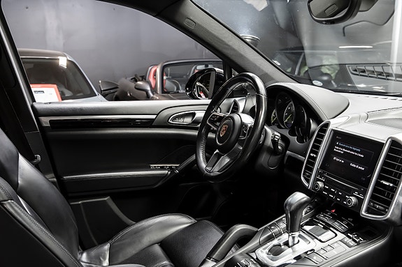 Porsche Cayenne 30 of 30