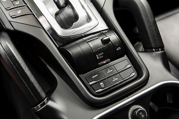 Porsche Cayenne 22 of 30
