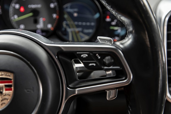 Porsche Cayenne 15 of 30