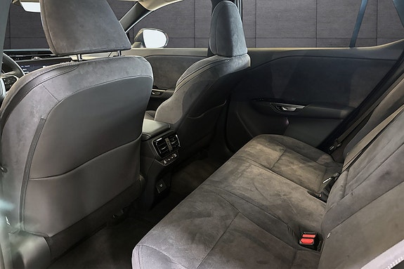 Lexus RZ450e 20 of 24