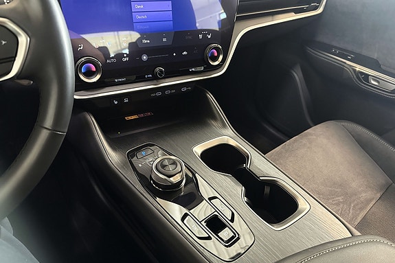 Lexus RZ450e 14 of 24