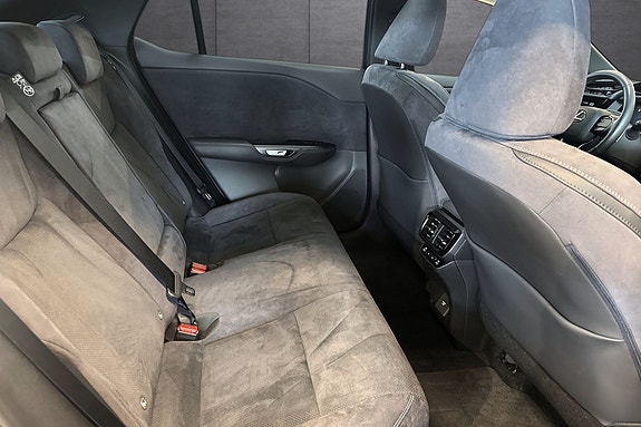 Lexus RZ450e 19 of 24