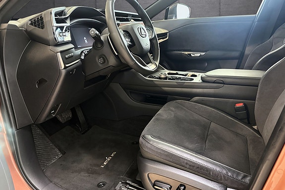 Lexus RZ450e 9 of 24