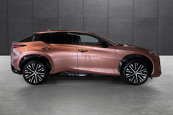 Lexus RZ450e 6 of 24