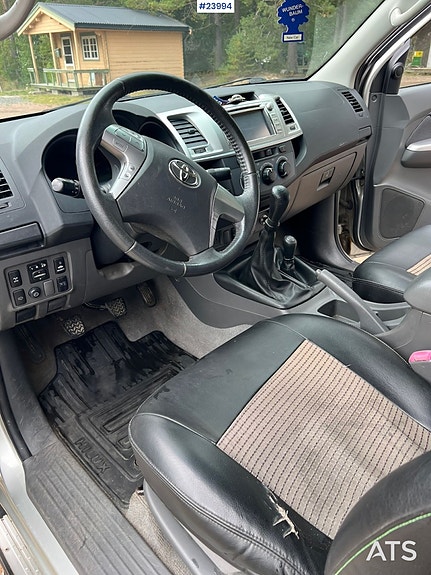 Toyota HiLux 13 of 30