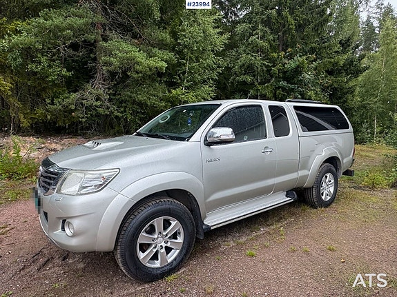 Toyota HiLux 2 of 30