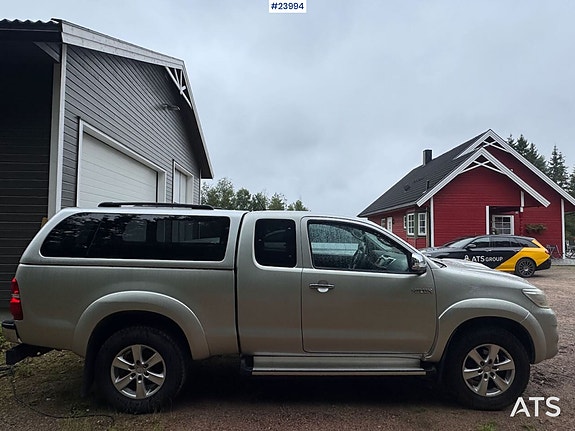 Toyota HiLux 10 of 30