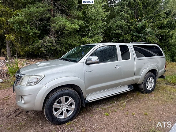 Toyota HiLux 3 of 30