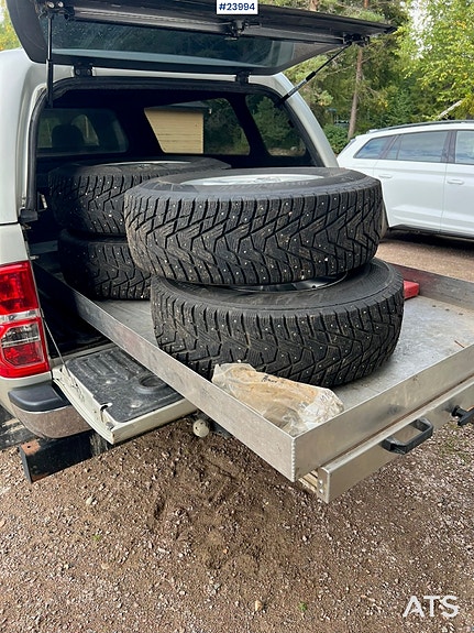 Toyota HiLux 24 of 30