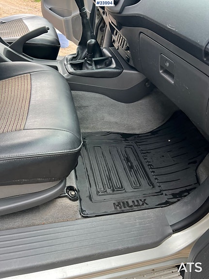 Toyota HiLux 15 of 30