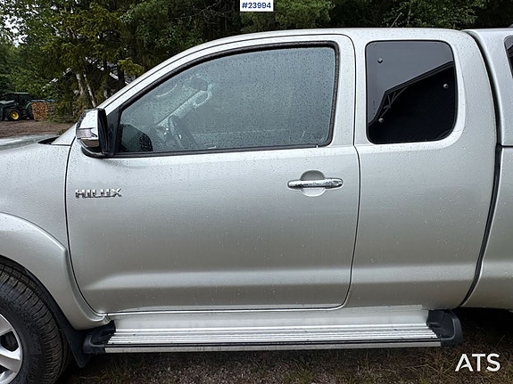 Toyota HiLux 4 of 30