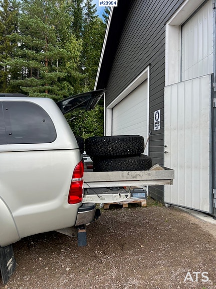 Toyota HiLux 21 of 30