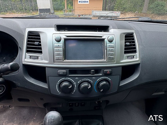 Toyota HiLux 22 of 30