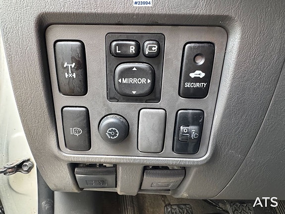 Toyota HiLux 23 of 30