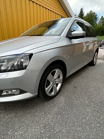 Skoda Fabia 2 of 14