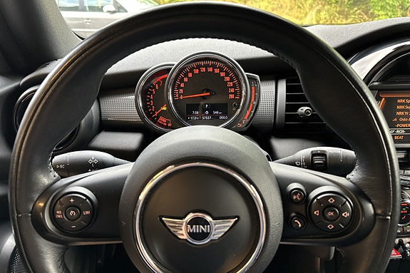 MINI Cooper 17 of 30