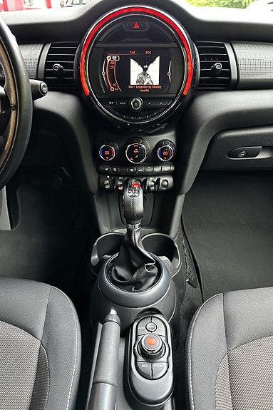 MINI Cooper 18 of 30