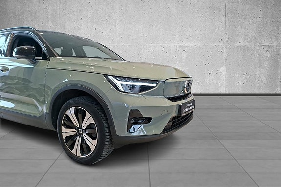 Volvo XC40 3 of 5