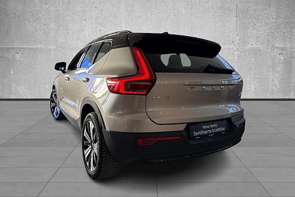 Volvo XC40 3 of 5