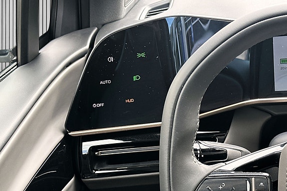 Enkelt å justere lys og Head-up display