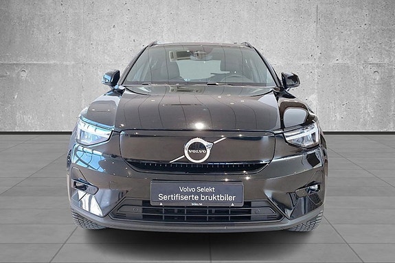Volvo XC40 4 of 5