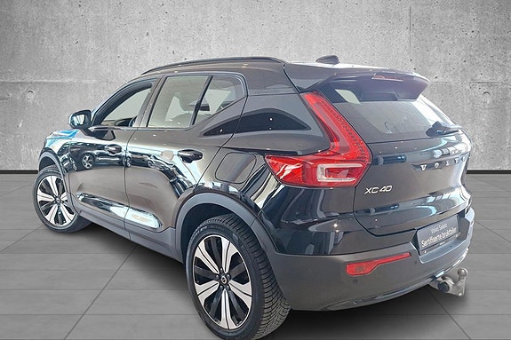 Volvo XC40 3 of 5
