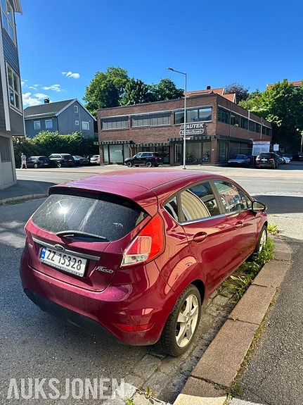 Ford Fiesta 3 of 5