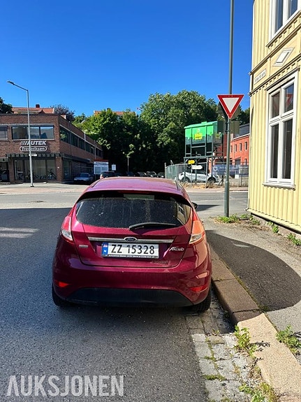 Ford Fiesta 4 of 5