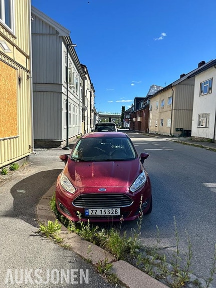 Ford Fiesta 2 of 5