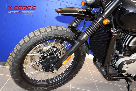 BSA Scrambler 650 Raven Black 5 of 19