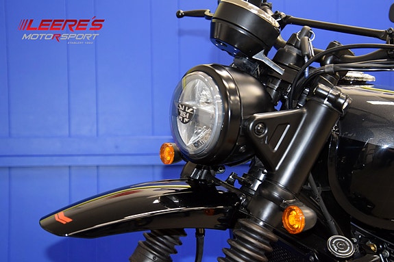 BSA Scrambler 650 Raven Black 4 of 19
