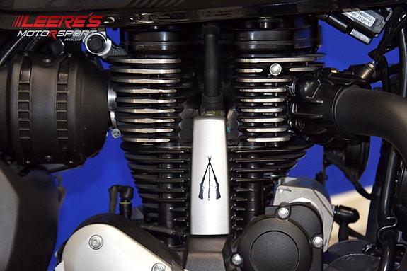 BSA Scrambler 650 Raven Black 15 of 19