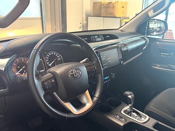Toyota HiLux 13 of 15