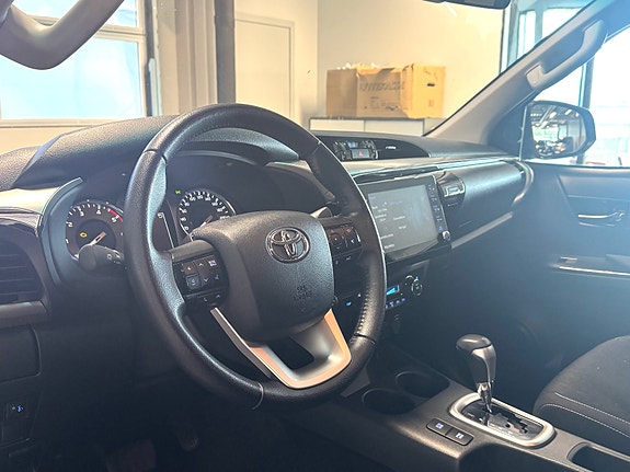 Toyota HiLux 14 of 15