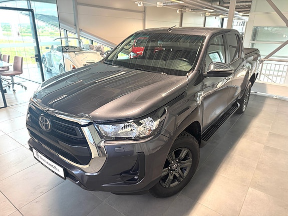 Toyota HiLux 2 of 15