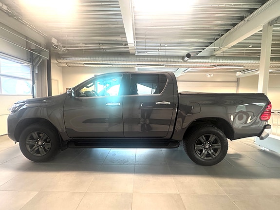Toyota HiLux 3 of 15