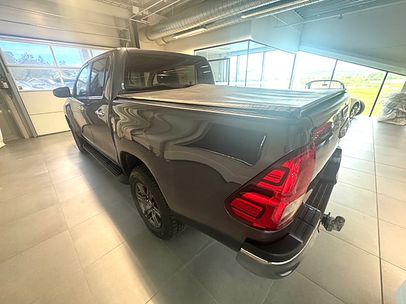 Toyota HiLux 4 of 15