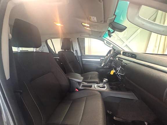 Toyota HiLux 15 of 15