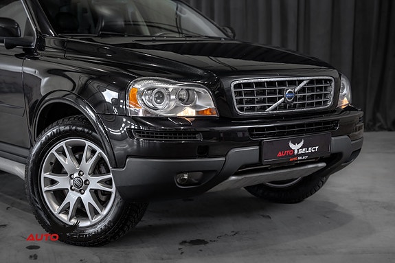Volvo XC90 2 of 5