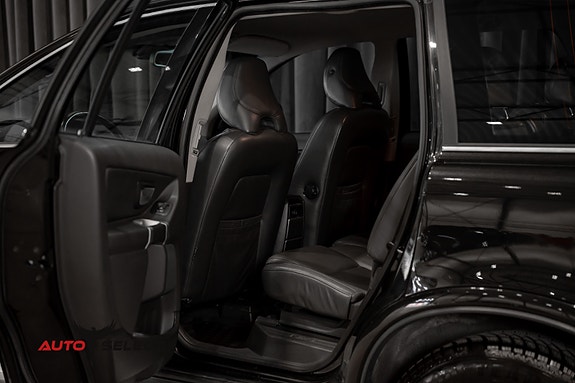 Volvo XC90 18 of 30
